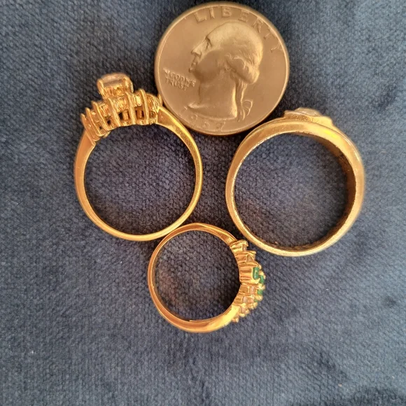 3 Costume Jewelry Rings & Faux Crystal Ring Holder Dish ~ Faux Diamonds! - Picture 3 of 16